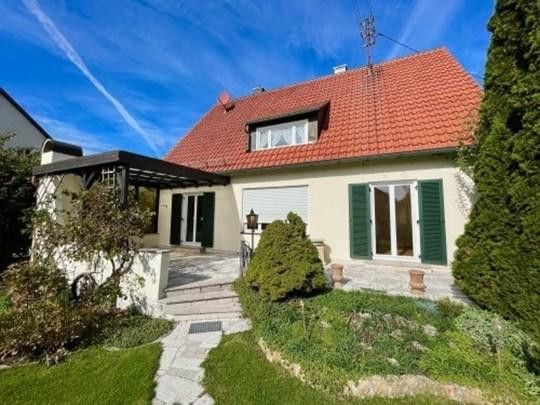 Zweifamilienhaus auf 819 qm Traumgrundstück – Hausansicht