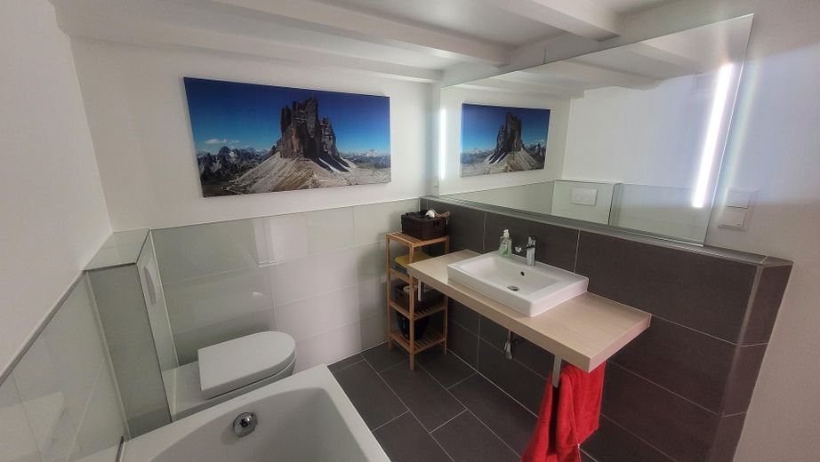 Moderne Maisonette „Am Weinfass“: Komplett renoviert mit flexiblem Wohnkonzept – Zweites Bad im DG