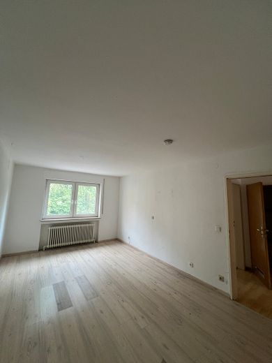 MFH with 5 units, 80% rented, well-maintained in Weinsberg – Zimmer (leer Wohnung EG links)
