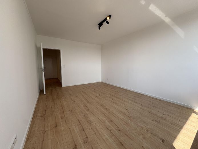 Renovierte 2-Zimmer-Wohnung mit Balkon und Einbauküche in Bamberg (WE49) – Wohnzimmer