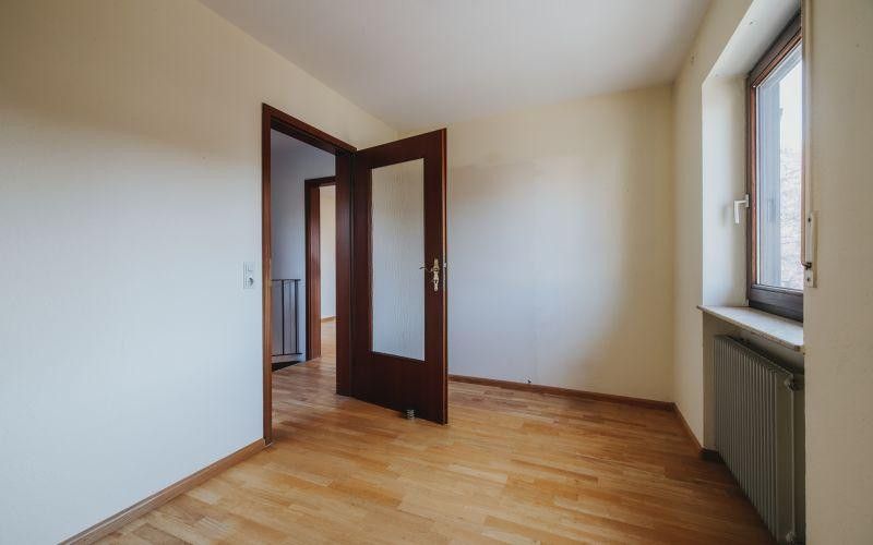 Eigentumswohnung im Charakter einer Doppelhaushälfte mit Garten in Umkirch – OG Arbeits-/Schlafzimmer