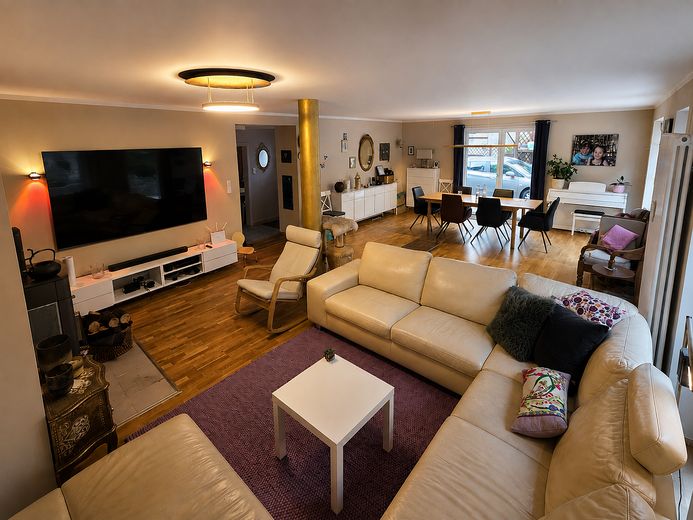 Einfamilienhaus in Bestlage von Gau-Algesheim – Wohnzimmer / TV / Sofa EG