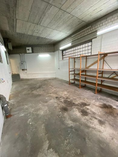 Lager-/Produktionsfläche mit Büro in Wuppertal-Vohwinkel – LKW-Garage
