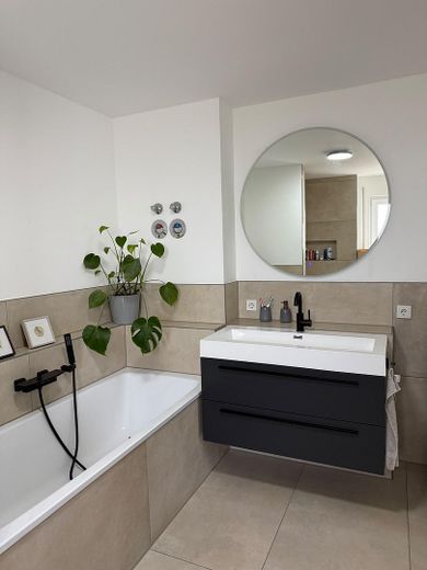 Nowoczesne mieszkanie 3-pokojowe na nowym osiedlu – Badezimmer