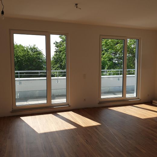 4-Zimmer- Penthouse-Wohnung mit riesiger Dachterrasse – Wohnzimmer