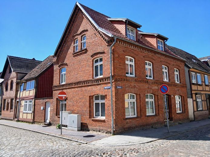 Mehrfamilienhaus im Stadtkern von Plau am See - Faktor 15 – Foto 1
