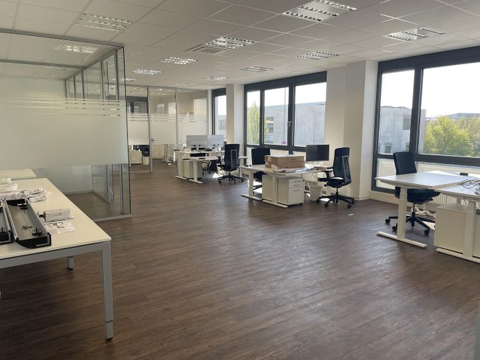 Moderno e attraente spazio ufficio nella zona sud-ovest di Maintal, ca. 140mq – Hauptfläche
