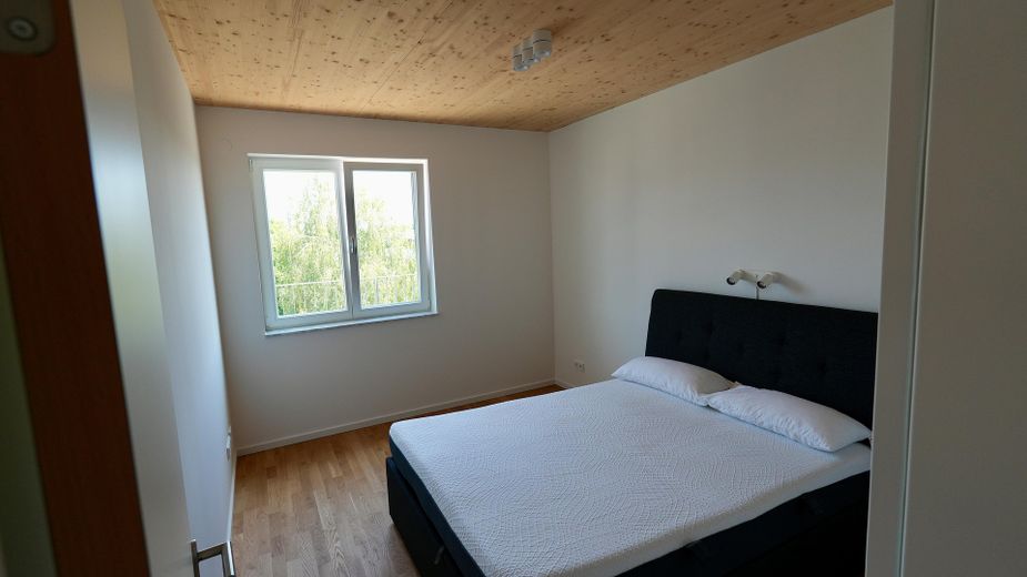 Schlafzimmer -Bett mit Staurau