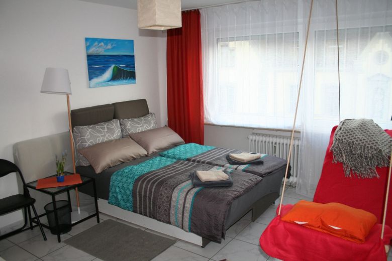 Zentrale, seenahe, sehr gepflegte 2-Zimmer Stadtwohnung in Toplage – Zimmer 2, Schlafzimmer