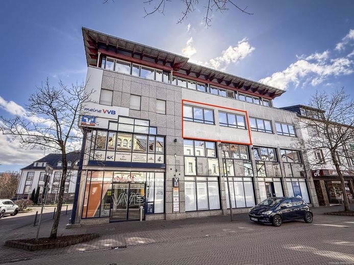 Modern und elegant gehaltene Eigentumswohnung mit Aufzug im Herzen von Püttlingen – Front