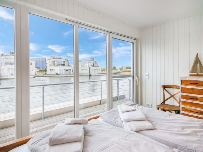 Schwimmendes Haus: Luxuriöse Eleganz direkt auf der Schlei – Foto 1