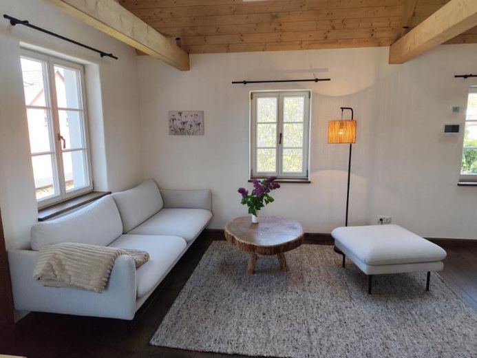 Ein Zuhause mit Charakter – Fachwerk, Lehm & Abendsonne – Wohnbereich