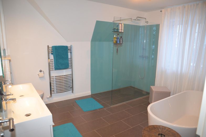 Bad 1 OG (en suite Schlafen 1)