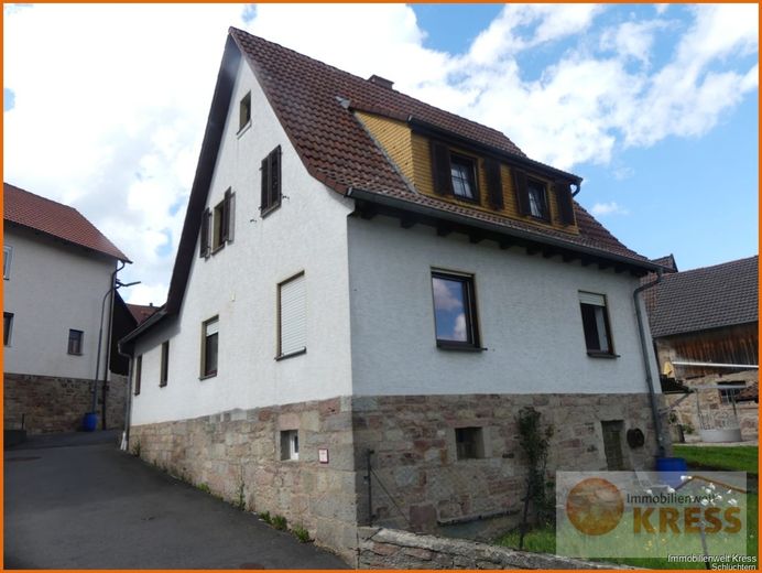 Kleines mit viel Hingabe saniertes Häuschen und Carport in ruhiger Ortslage von Sinntal-Züntersbach – Bild 1