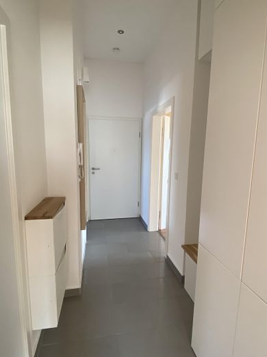 Flur: Schuhschrank u. Spiegel