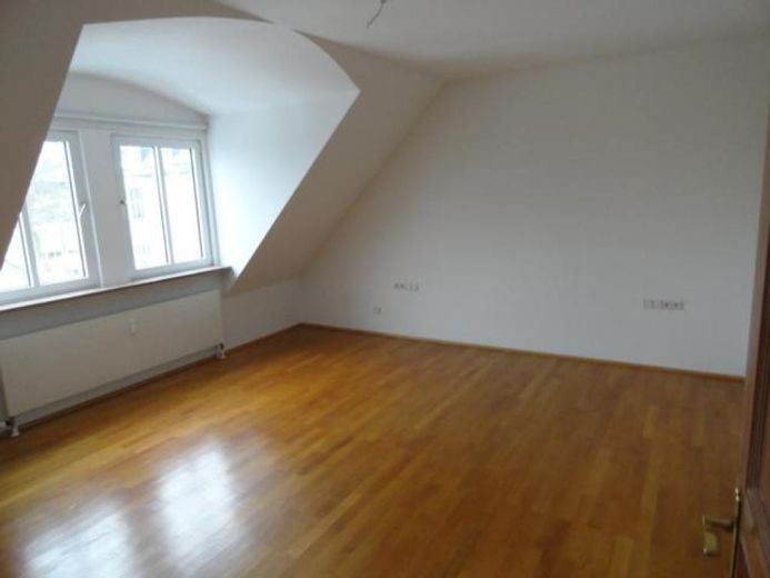 Ruhig & großzügig: 270 m² Wohnung mit Nähe zu Coburg – Foto 2