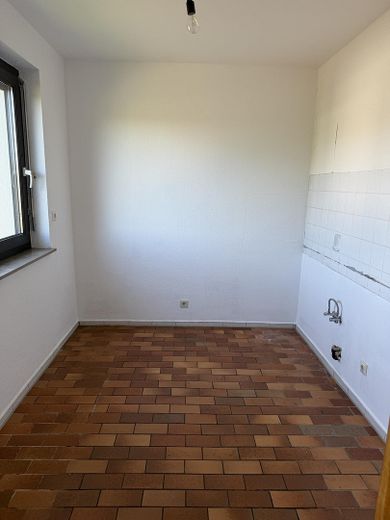 Na sprzedaż mieszkanie własnościowe 3,5-pokojowe – Weinstadt-Beutelsbach – od osoby prywatnej, bez prowizji dla pośrednika – Küche