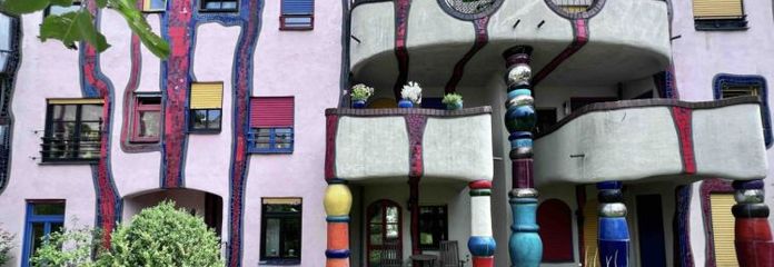73207 Plochingen-Zentrum: Große 2,5-Zi-EG-Wohnung im Hundertwasserhaus. Terrasse. Luxuriös möbliert.