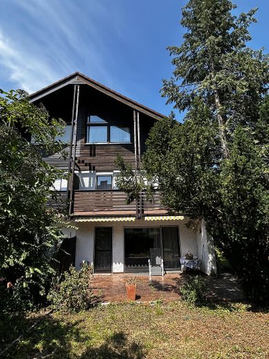 Charming end-terrace house in a quiet residential area close to the center of Burghausen – Süd-Westseite mit Garten
