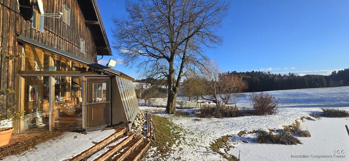 "Das Haus am See" - traumhafter Landsitz 
und Refugium eines namhaften Künstlers 
dessen Dreiseithof mit Weitblick - im Rottal – Besuch bei Johannes Hoffrohne am 4. Januar 2026