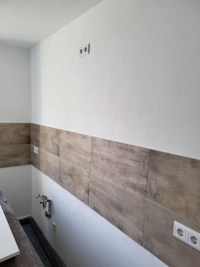 moderner Fließenspiegel Küche