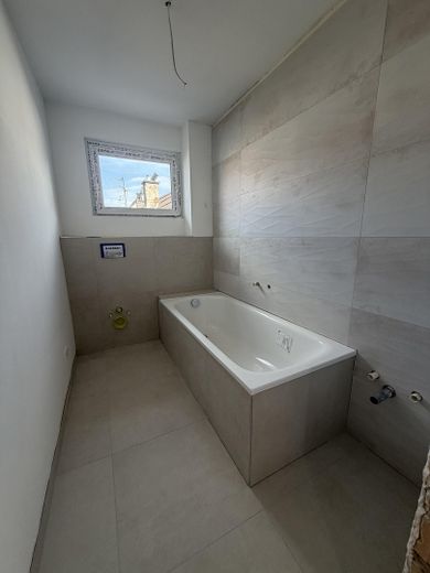Kernsaniertes, Haus inklusive zweier Stellplätze und Garten – Foto 17