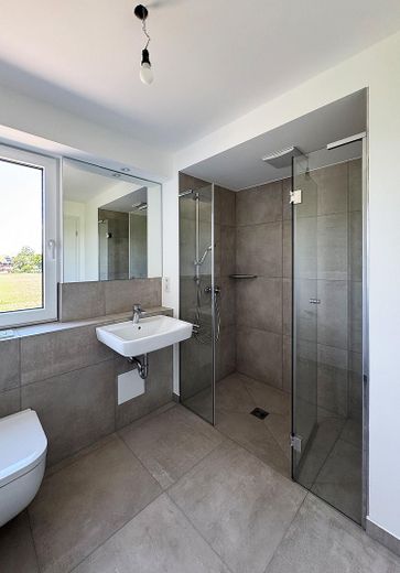 Erstbezug: Moderne 3-Zimmer-Wohnung mit Westbalkon in Anzing - WE03 – Bad