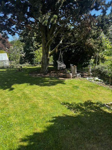 Großzügiges Haus mit modernem Komfort , Provisionsfrei – Garten