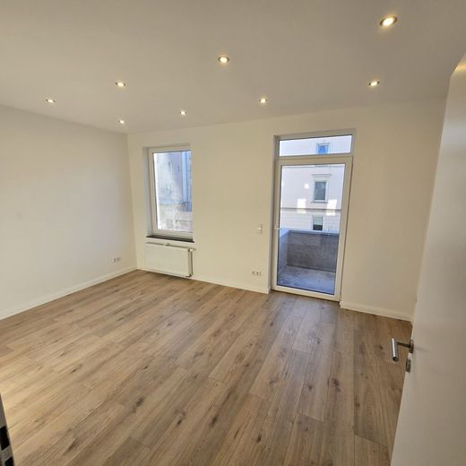 Mehrfamilienhaus mit Ausbaureserve in guter Lage – Zimmer 1.OG