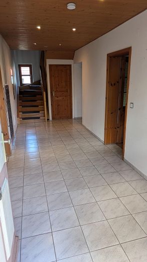 Affascinante casa indipendente in posizione tranquilla – vendita privata (senza agenzia) – Weiter Flur