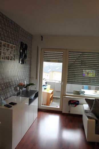 Wohnzimmer mit blick auf Balko