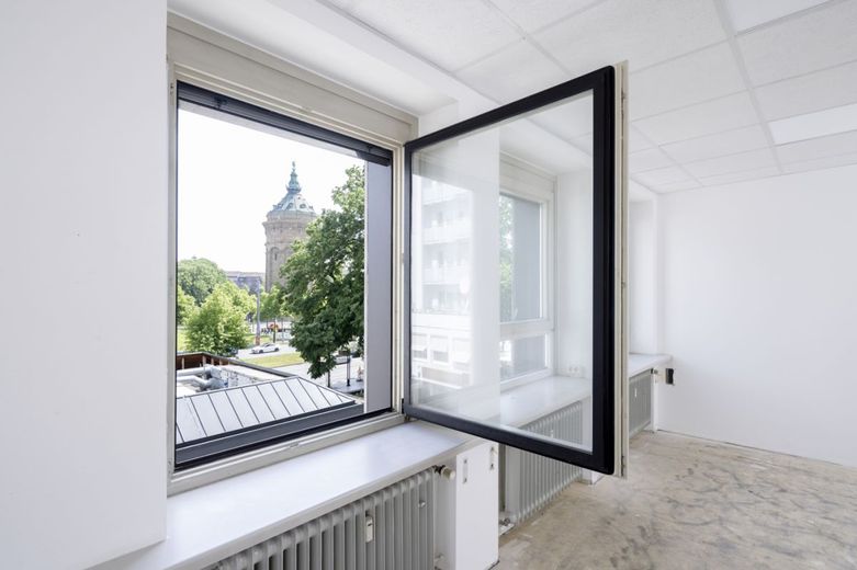ATIK: Exklusive Bürofläche im obersten Stockwerk mit Wasserturm-Panorama über der Deutschen Bank – Innenansicht