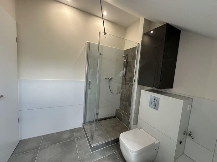 Provisionsfreie Neubau-Dachgeschosswohnung–Erstbezug, hochwert. Ausstattung, 5 Min. Bhf Köpenick – Bad