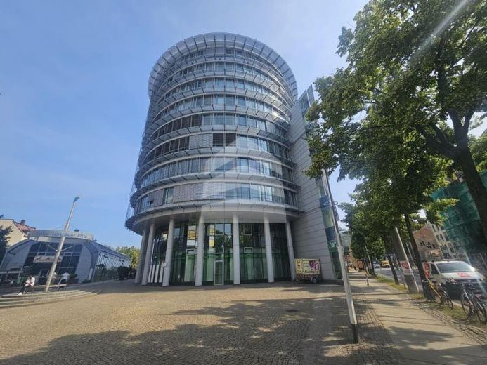 BUERO.flächen mit 1600 m² am Torgauer Platz – Foto 1