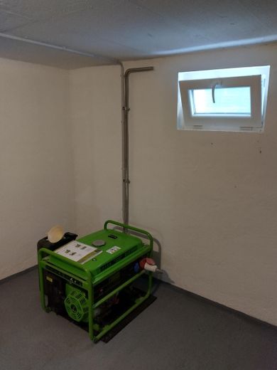 freistehendes Einfamilienhaus mit Einliegerwohnung, saniert und voll möbliert – 5 KW Strom-Aggregat im Keller 
