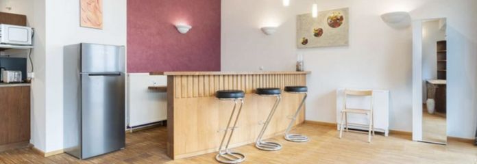 Einziehen und wohlfühlen: Stilvolles, vollmöbliertes 2-Zimmer-Apartment mit TG (Wohnen auf Zeit)