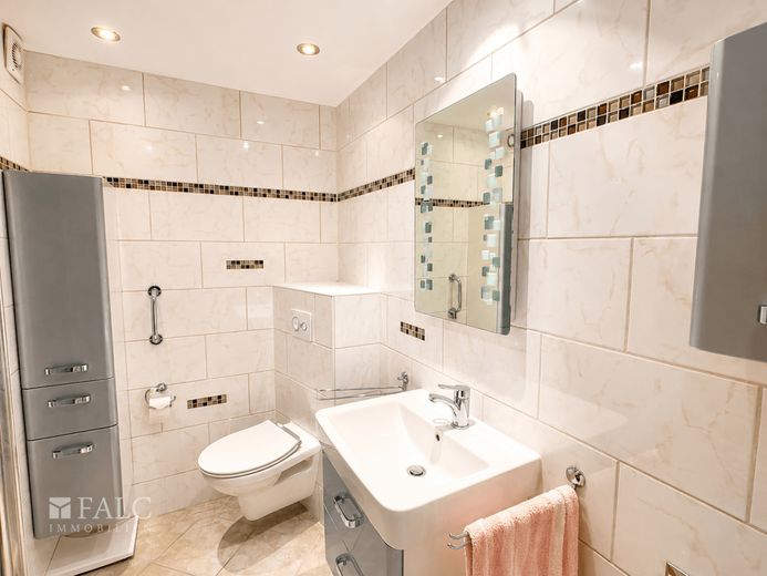 Gepflegte 2-Zimmer-ETW mit Balkon, Stellplatz und EBK - ideal für Eigennutzer und Kapitalanleger – Badezimmer