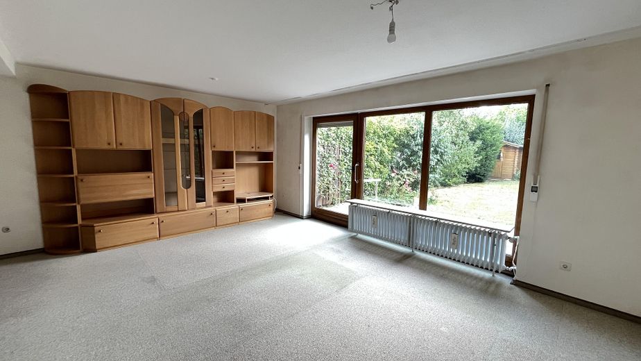 Wohnzimmer mit Gartenblick