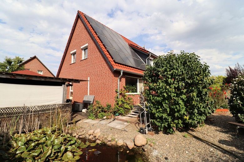 Charmantes Einfamilienhaus mit PV-Anlage und  viel Platz für die ganze Familie in Lehre ! – Außenansicht