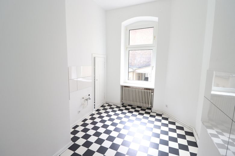Frisch sanierte 2-Zimmer Altbauwohnung im Brüsseler Kiez | mit Balkon – Küche