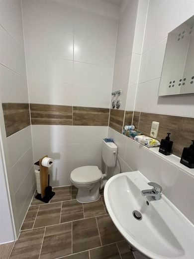 Drugi najem po remoncie.! Kompaktowe loft 1-pokojowe w oficynie z prysznicem i laminatem w centralnej lokalizacji! Kuchnia w zabudowie możliwa. – Musterfotos möblierte Nachbarwohnung
