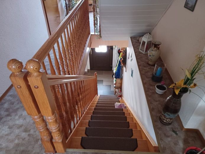 Treppe mit Blick zum Erdgeschoss