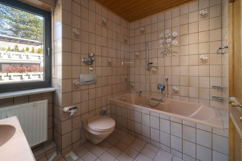 Ihr neues Zuhause in Harlaching: 4 Zimmer, 2 Balkone und großer Keller – Badezimmer