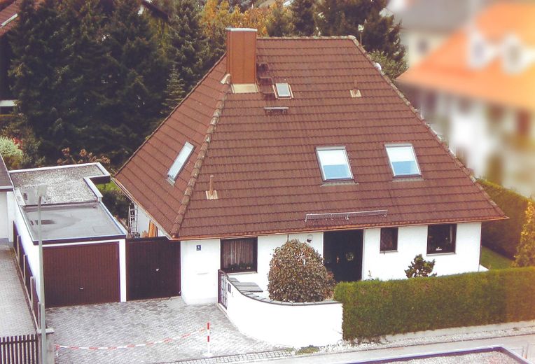 Ostseite mit Garage/Stellplatz