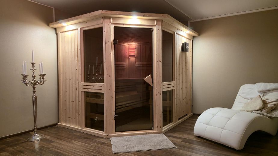 Von Privat : Doppelhaushälfte mit Sonnigem Garten – Sauna