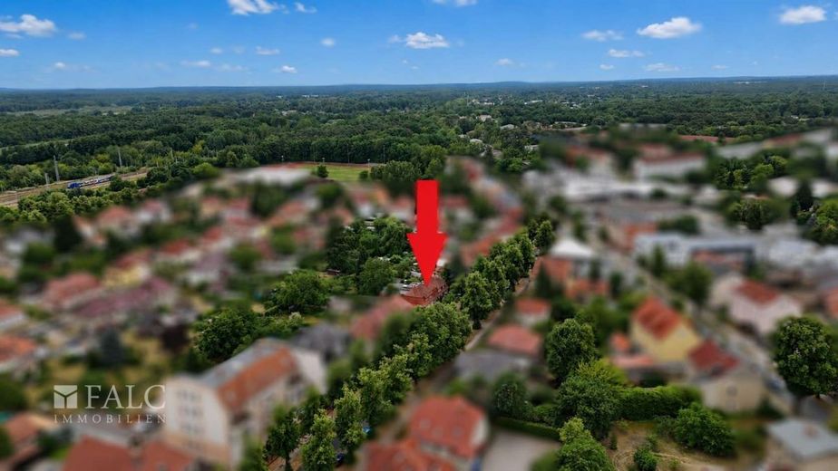 Attraktives Reihenhaus mit Terrasse, Garten und zahlreichen Extras - FALC Immobilien – Panorama