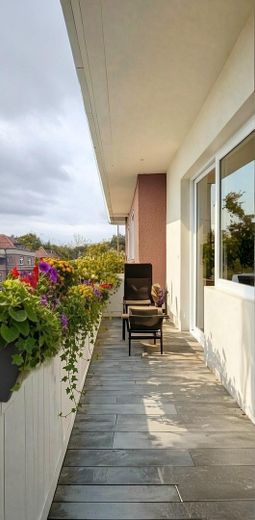 Von Privat! Perfekt vermietete Wohnung, 2ZKB, gr. Balkon mit herrlichem Weitblick – Süd-Ost Balkon