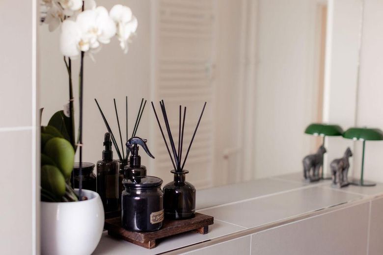 ¡Sin comisión! Tu hogar en Charlottenburg: luminoso apartamento de 3 habitaciones con balcón, cocina equipada y ascensor – Details Bad