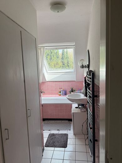 Spacious, high-quality modernized 3-room apartment with new bathroom in a quiet – Foto 6