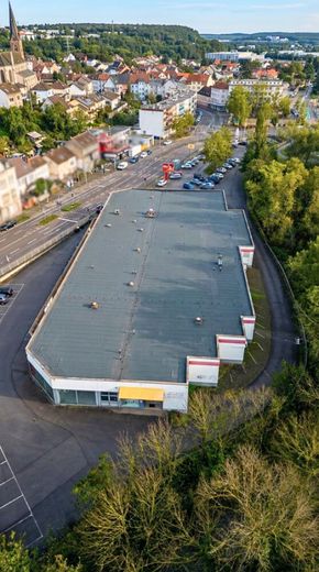 Gewerbeobjekt mit Top Rendite, vollvermietet, u.a. Fitness + Spielsalon – Luftbild 2